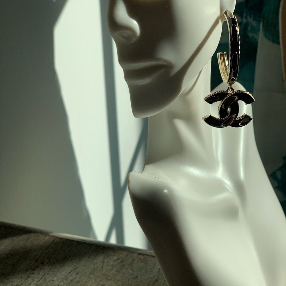 CHANEL Metal Gold & Black Earrings - Picture 12 of 14